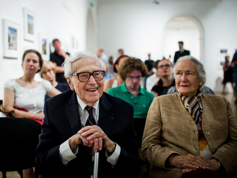 Elhunyt John G. Morris (1916-2017)