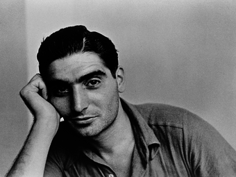 105 éve született Robert Capa, az egyik leghíresebb magyar származású fotográfus