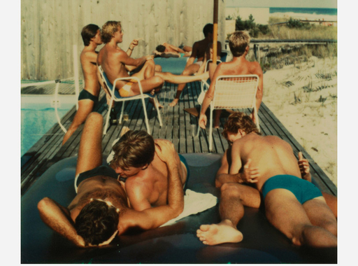 Tom Bianchi képei Amerika legelső meleg turistaparadicsomából: Fire Island Pines - Polaroids 1975-1983 (18+)
