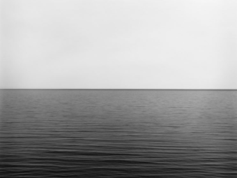 Hiroshi Sugimoto: Seascapes - Egy japán fotós hosszú expozíciós idővel készült képei a világ tengereiről