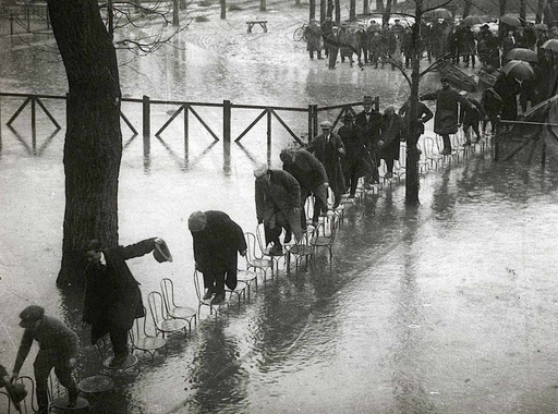 Párizs szörnyű napjaiból - Ady Endre írása és francia fotográfusok képei az 1910-es árvízről