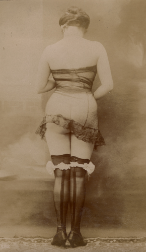 „Nincs az aktfotográfiákban semmi erkölcstelen, minden asszony ezt csináltat Pesten