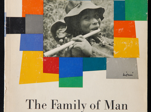 A fényképezés történetének egyik legfontosabb kiállítása: The Family of Man - Az ember családja (1955)