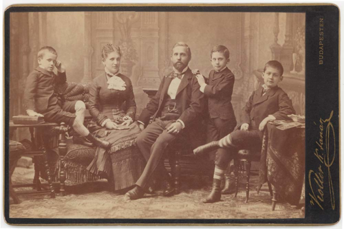 Hány fényképészt ismerünk? – A fényképész szakma növekedése a magyar korona területén, 1840–1890 (Farkas Zsuzsa írása)