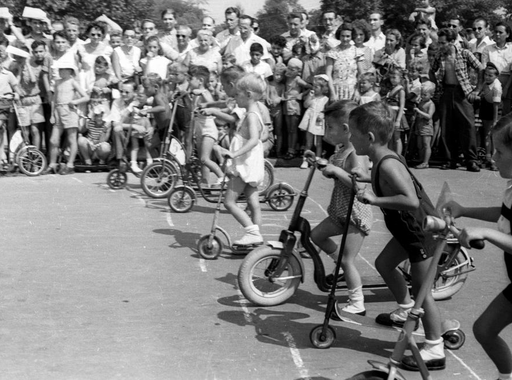 Sándor György képei a margitszigeti rollerversenyről (1958)