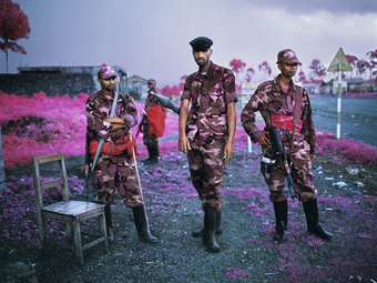 Richard Mosse: Kongó rózsaszínben (Infra sorozat)