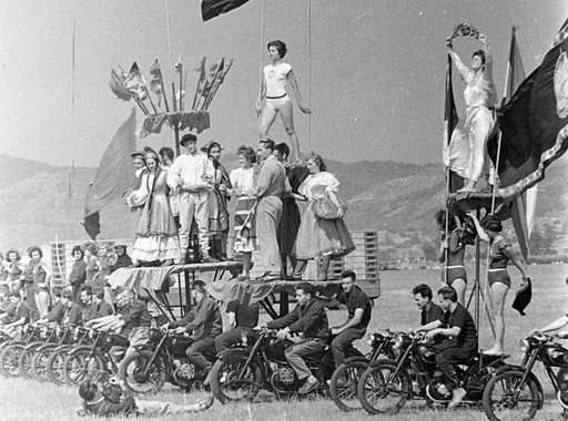 Variációk - Régi fotók a budapesti augusztus 20-i ünnepségekről (1955-1978)