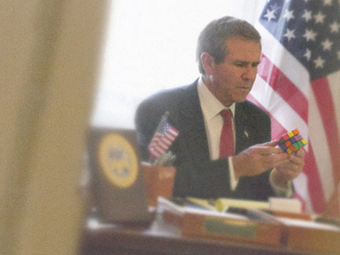 Alison Jackson: Bush hasonmás lesifotón