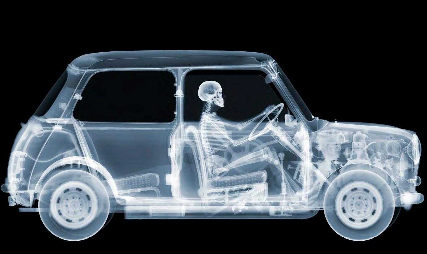 Fotó: Nick Veasey: Mini Driver, 2012. július © Nick Veasey / Caters / Picture Media