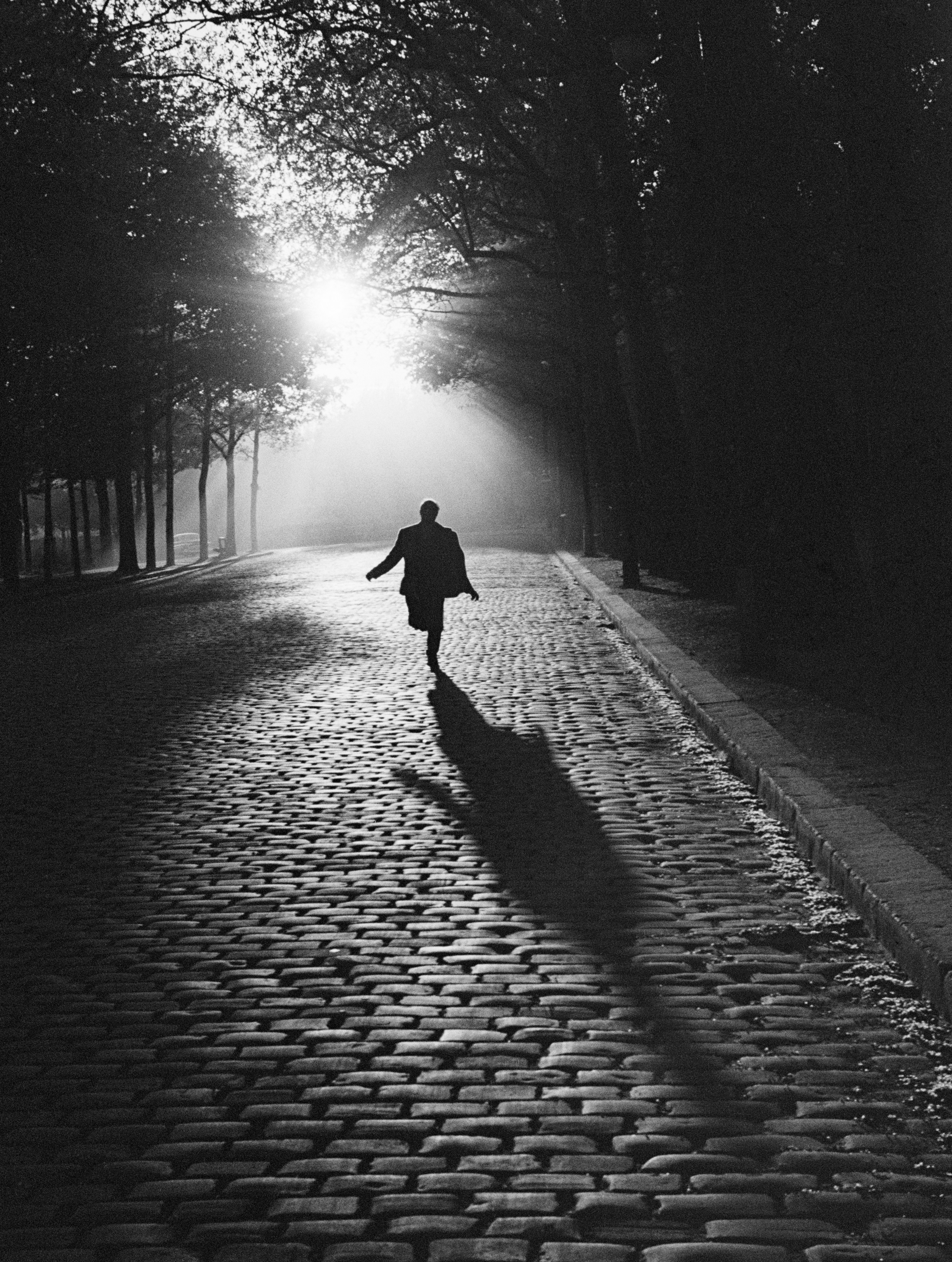 1953_l_uomo_che_corre_hugh_parigi_francia_sabine_weiss.jpg