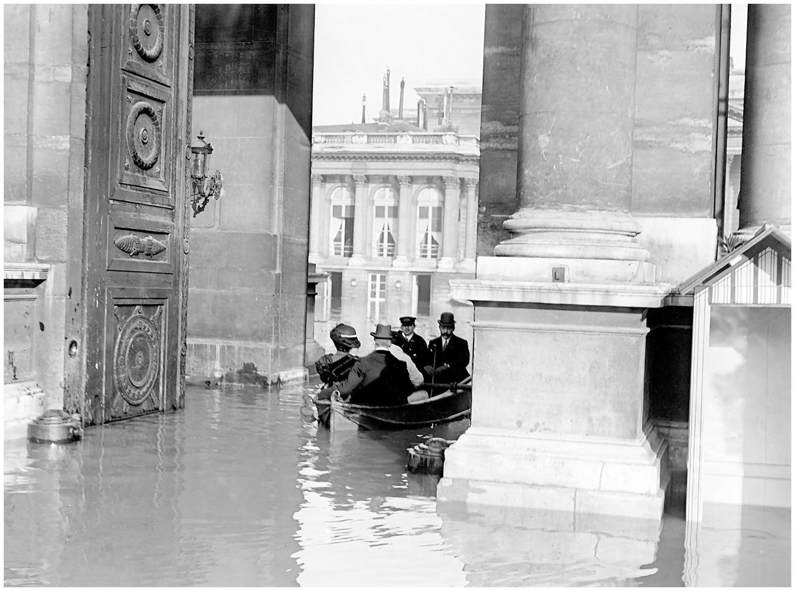 La chambre des députes Paris floods in 1910 The House of Representatives_1.jpg