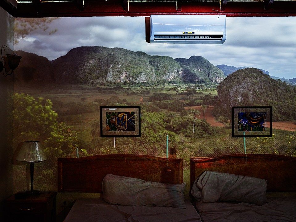 Fotó: Abelardo Morell: Pinal del Rio, Kuba, Camera Obscura, 2014 © Abelardo Morell