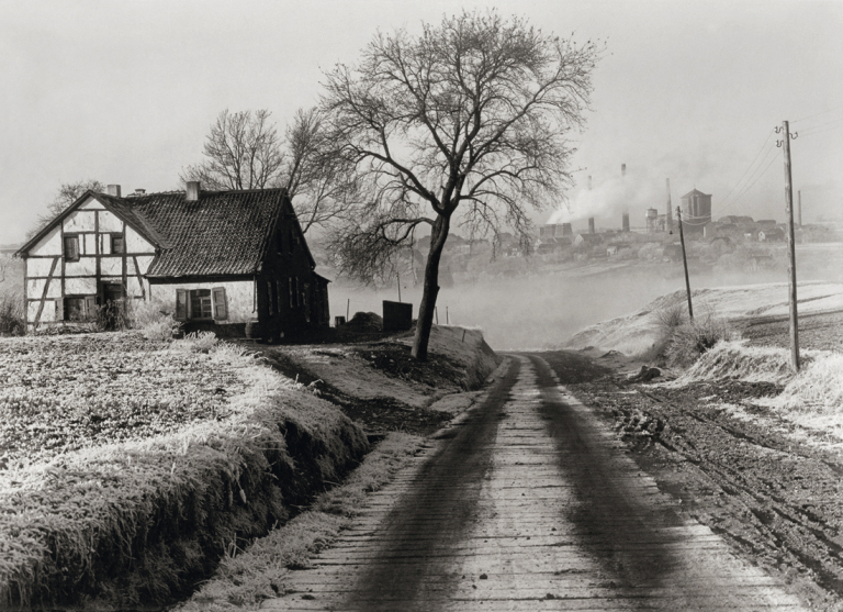 Fotó: Albert Renger-Patzsch: A Rosenblumendelle szénbánya környéke Essen közelében, 1928 © Albert Renger-Patzsch / Archiv Ann und Jürgen Wilde, Zülpich / ADAGP