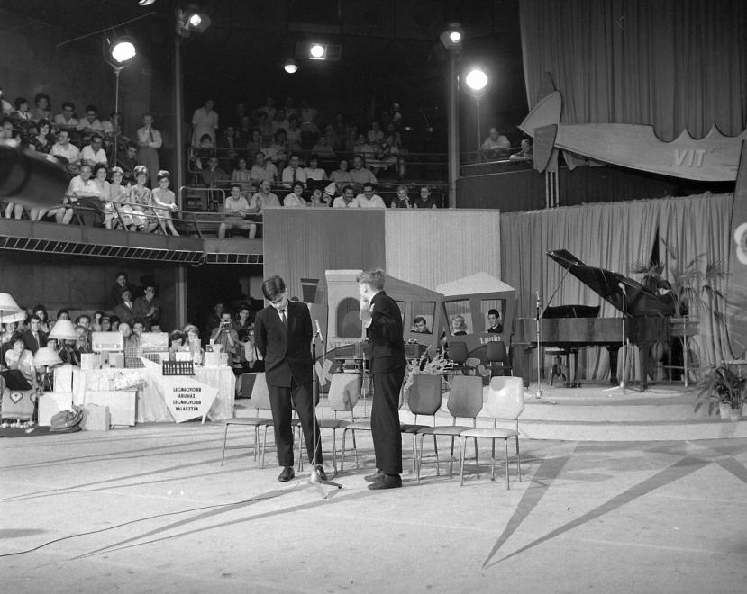 Fotó: Kotnyek Antal: Budapest, Bolgár Kultúrotthon. Kern András és Pintér Gábor - Ki mit tud? 1962 © Kotnyek Antal/Fortepan.hu