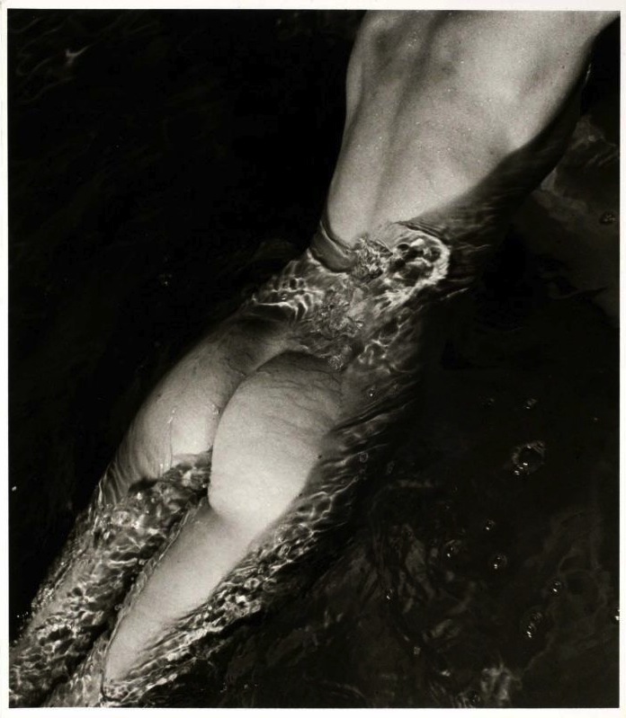 Fotó: Louise Dahl-Wolfe: Elizabeth Gibbons, taken in Ginger Goodyear‘s Swimming Pool, c. 1941 © Louise Dahl-Wolfe