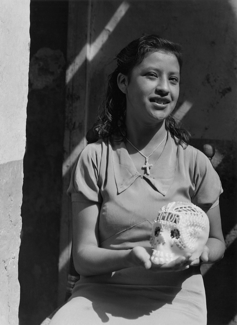 Fotó: Manuel Álvarez Bravo: Día de todos muertos / Day of the Dead, 1933 © Colette Urbajtel / Archivo Manuel Álvarez Bravo, s.c.