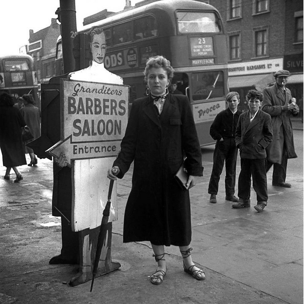 Fotó: Ken Russell: Részlet a The Last of the Teddy Girls című sorozatból, 1955 © Ken Russell/TopFoto