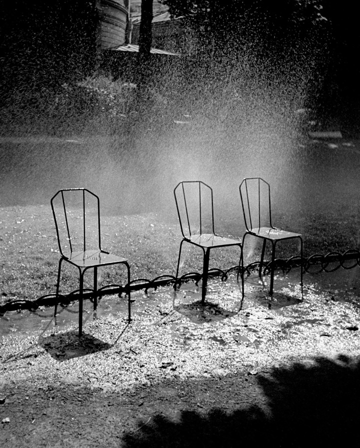 Fotó: Fred Stein: Három szék, Párizs, 1937 © Fred Stein Archive