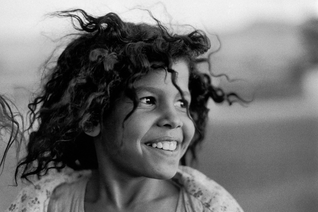 Fotó: Sabine Weiss<br />La Petite Égyptienne [Little Egyptian]<br />1983<br />Silver gelatin print<br />© Sabine Weiss