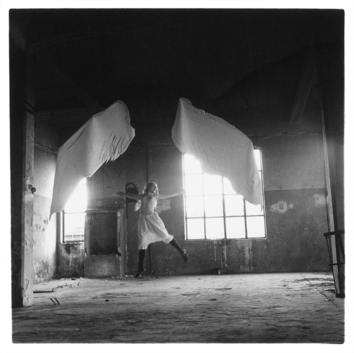 Fotó: Francesca Woodman<br />Untitled (from the Angels series)<br />1977<br />Rome<br />© George and Betty Woodman
