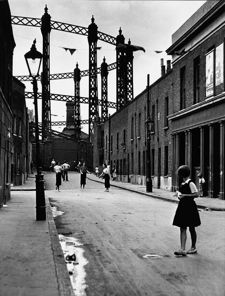 Fotó: Wolfgang Suschitzky: East End, London, 1934 © Wolfgang Suschitzky