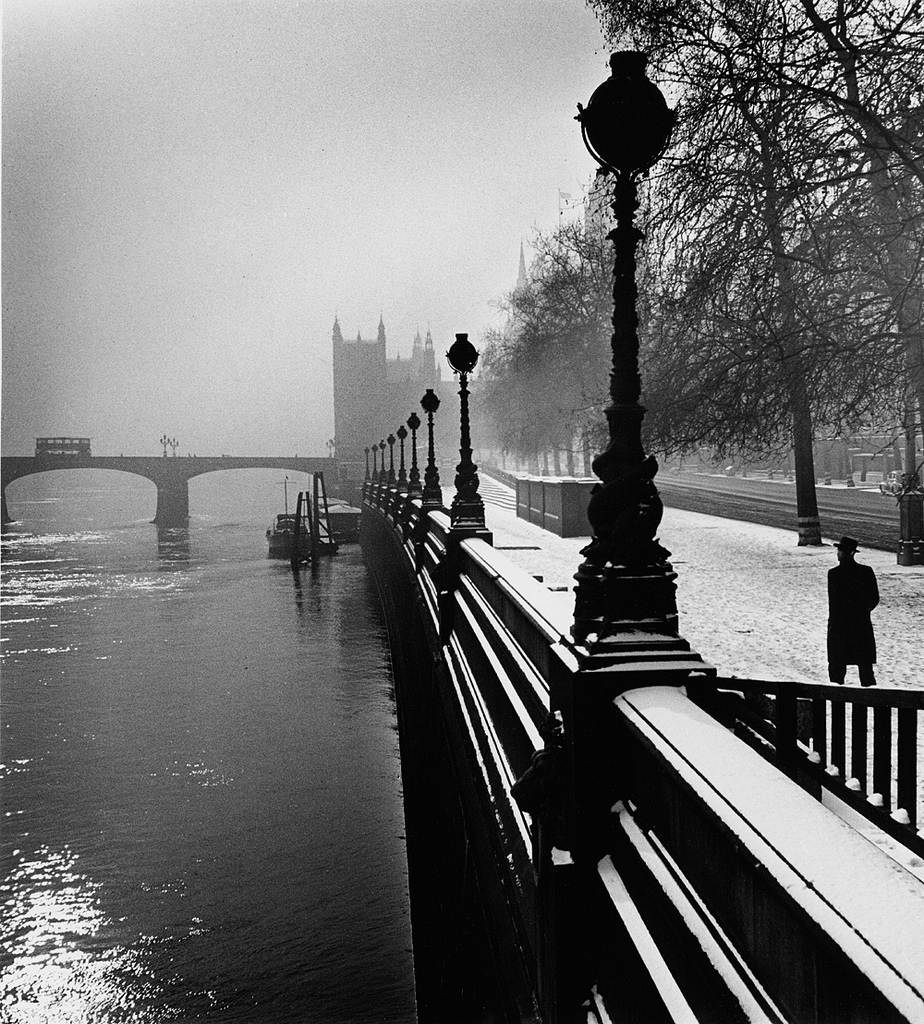 Fotó: Wolfgang Suschitzky: Rakpart, London, 1947 © Wolfgang Suschitzky