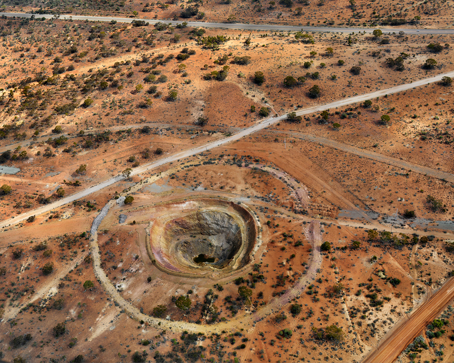 Fotó: Edward Burtynsky<br />Otter Juan Coronet Mine #1, Kalgoorlie, Western Australia, 2007