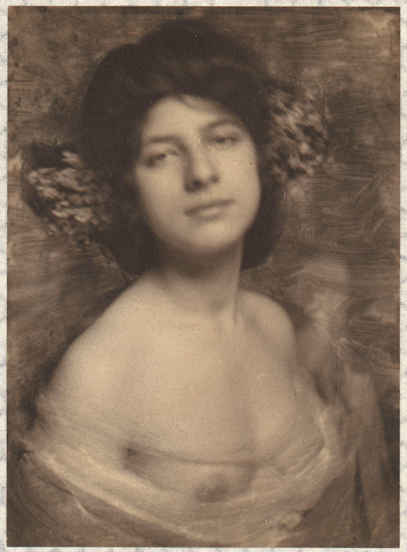 Fotó: Frank Eugene: Hortensia, 1898 (megjelent: Camera Work 31.; 1910)