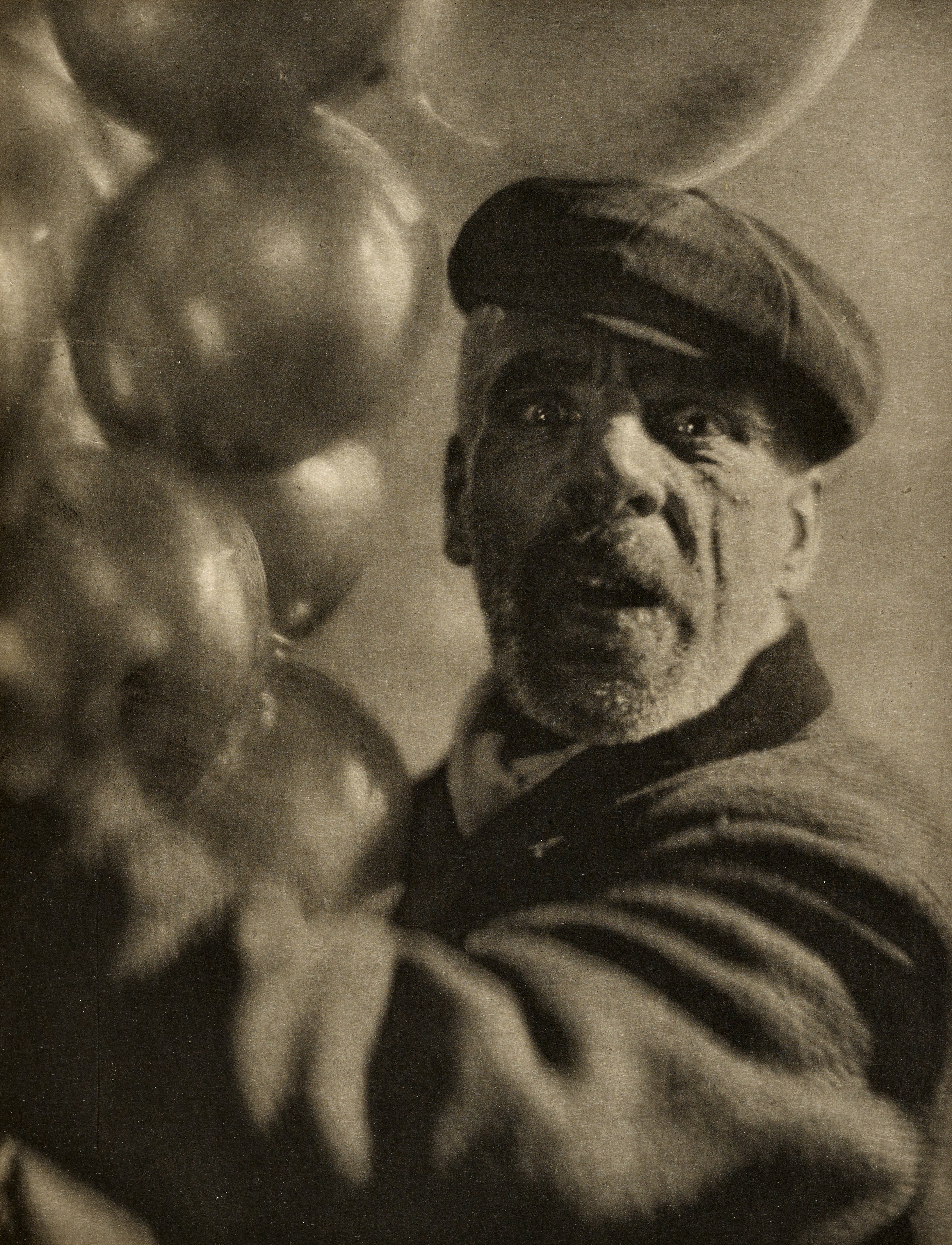 Fotó: Baron A. de Meyer: The Ballon Man, 1912 (megjelent: Camera Work 40.; 1912)