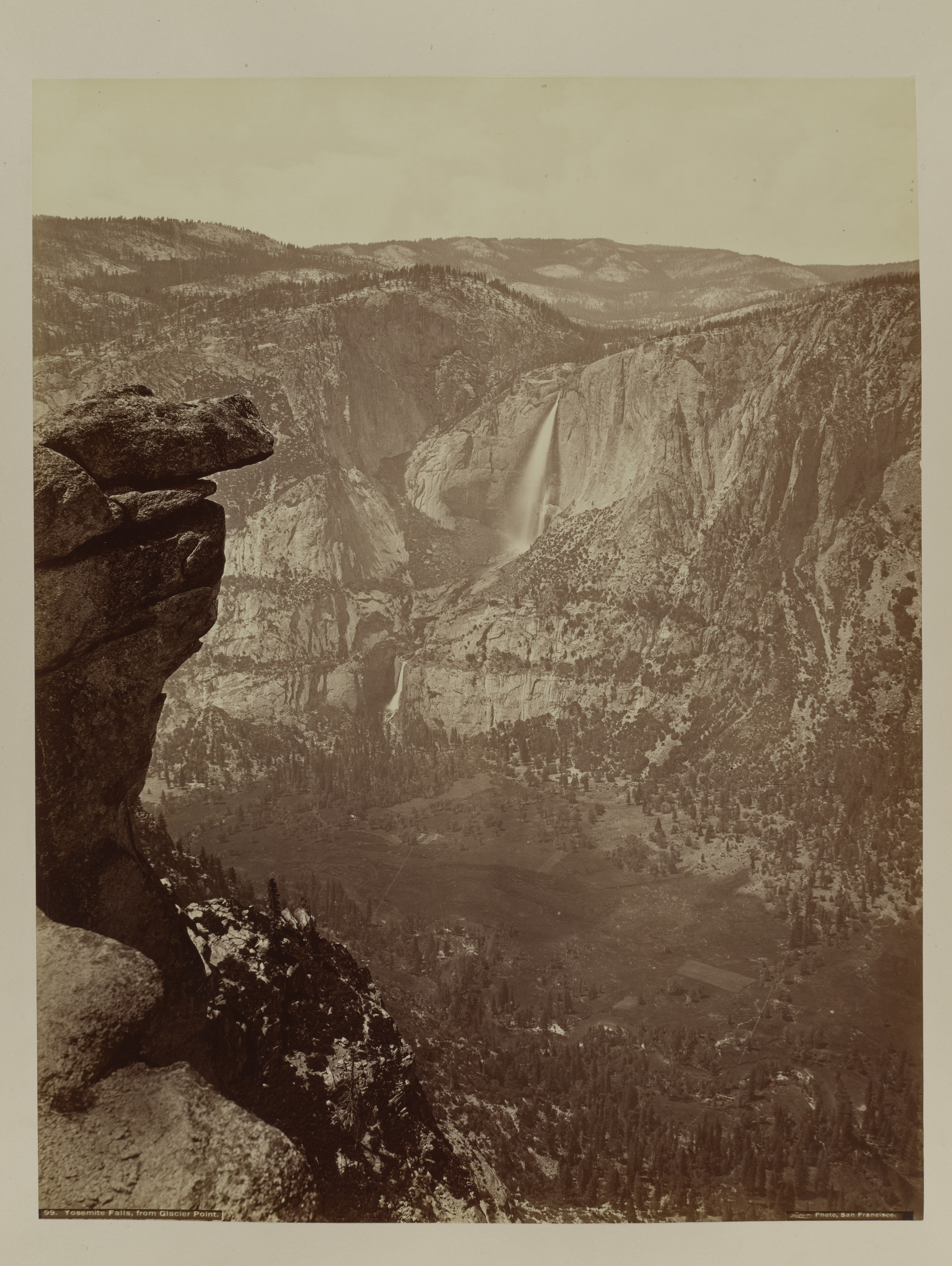 Fotó: Carleton Watkins: Yosemite Falls from Glacier Point, 1865–66, printed ca. 1875 © Carleton Watkins / The Metropolitan Museum of Art