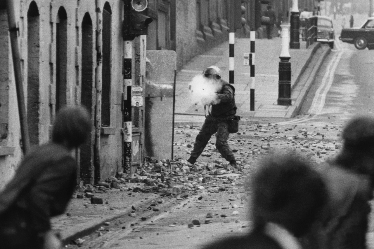 Fotó: Clive Limpkin: Derry, Észak-Írország, 1969 © Clive Limpkin