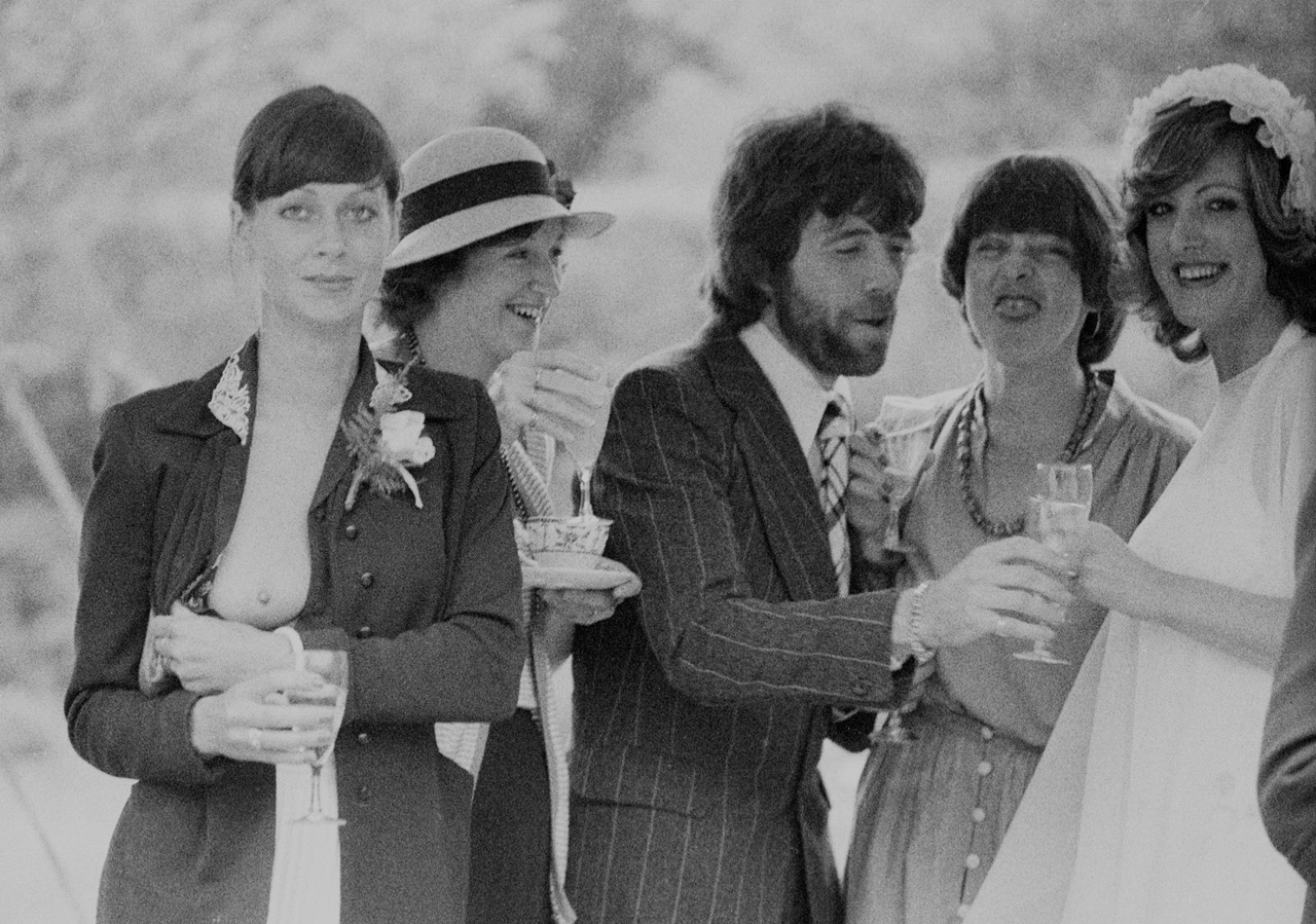 Fotó: Clive Limpkin: Esküvő, Surrey, England, 1971 © Clive Limpkin