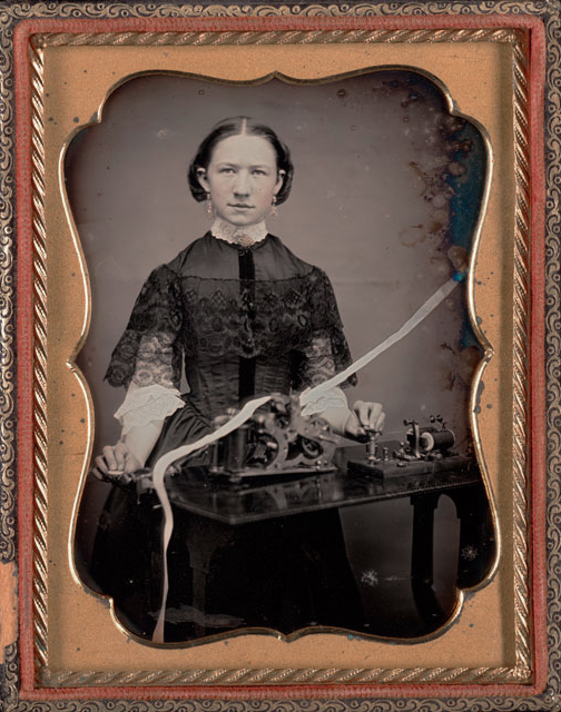 Fotó: Unknown maker, American<br />Woman telegrapher<br />c. 1850<br />Daguerreotype, quarter plate<br />image size: 4 1/4 x 3 1/4 inches<br />Gift of the Hall Family Foundation<br />© Nelson Gallery Foundation