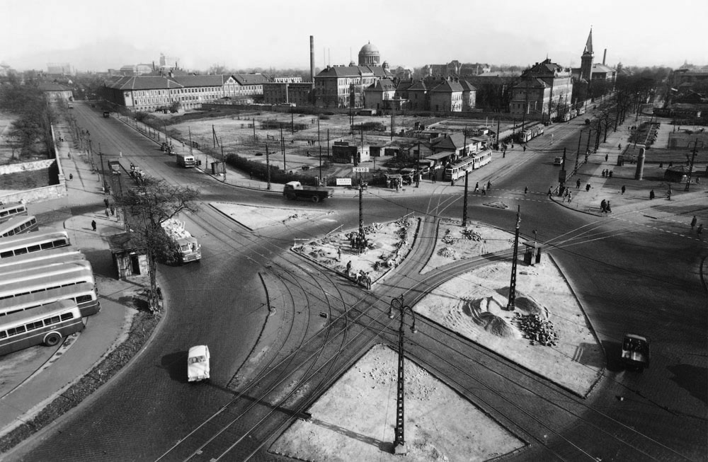 Fotó: A Nagyvárad tér az Üllői út és a Mező Imre (ma Orczy) út kereszteződésénél, 1950-es évek vége © Budapesti Városépítési Tervező Vállalat