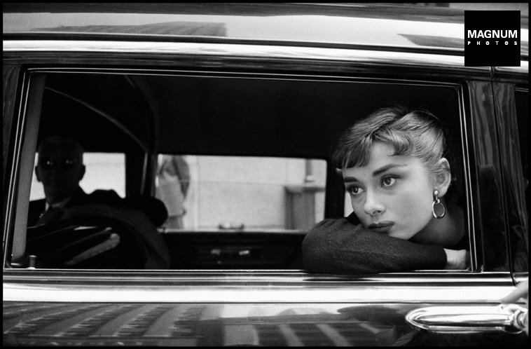 Fotó: Dennis Stock: Audrey Hepburn,  New York, NY. 1954 © Dennis Stock/Magnum Photos