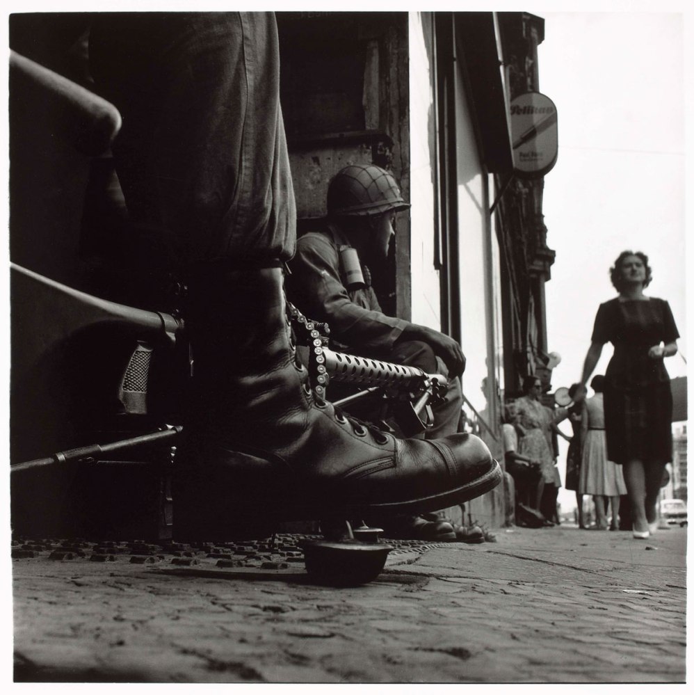 don-mccullin-american-soldiers-checkpoint-charlie-web.jpg
