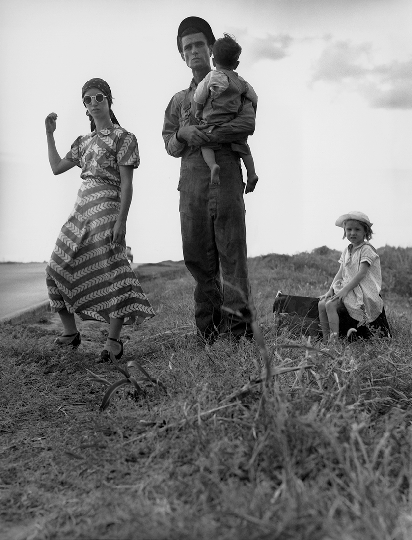 Fotó: Dorothea Lange: Family on the road, Oklahoma, 1938 © The Dorothea Lange Collection, the Oakland Museum of California