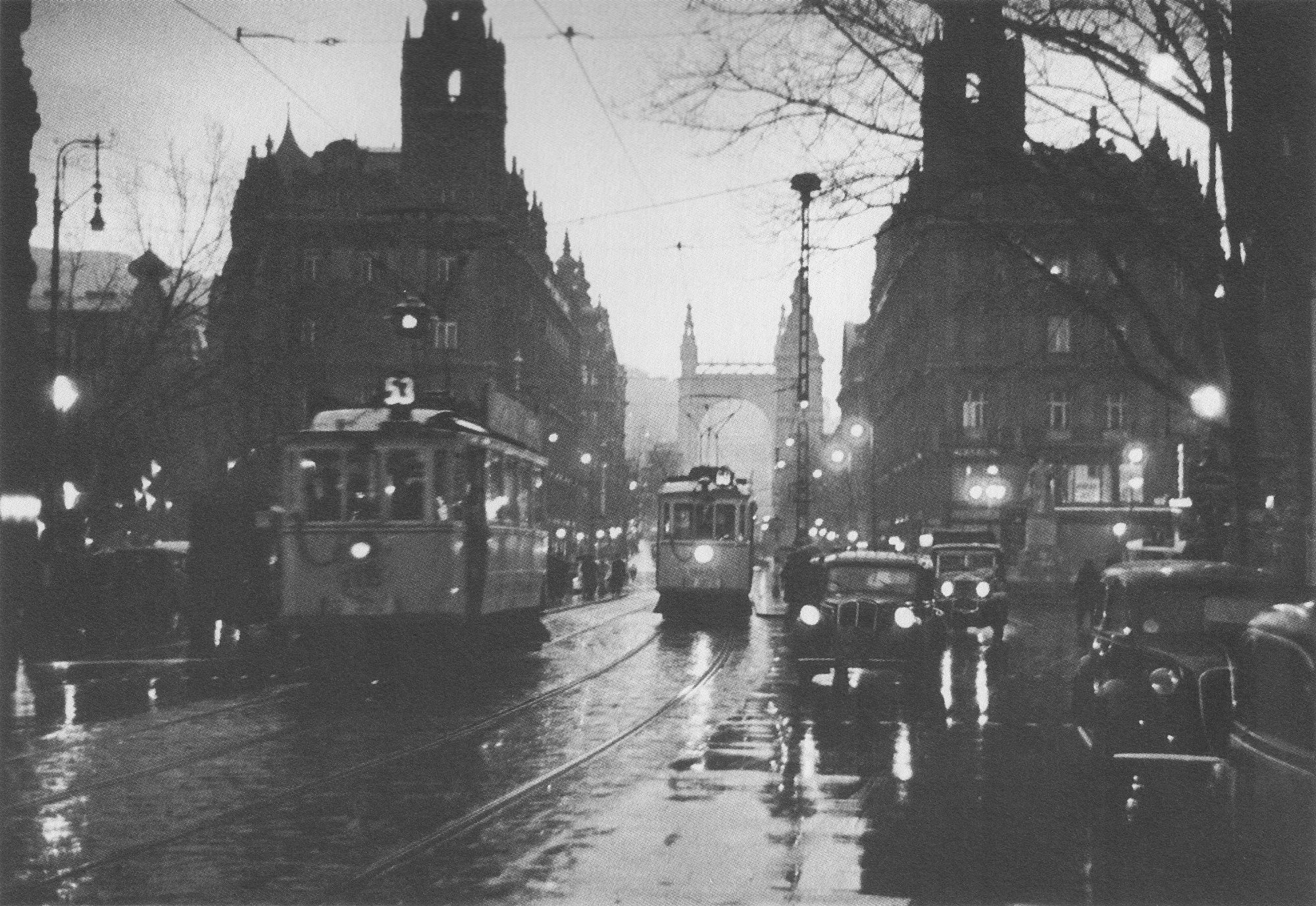 Fotó: Dulovits Jenő: Alkonyodik a Ferenciek terén (próbafelvétel), 1930-as évek vége © Fejér Zoltán gyűjteménye