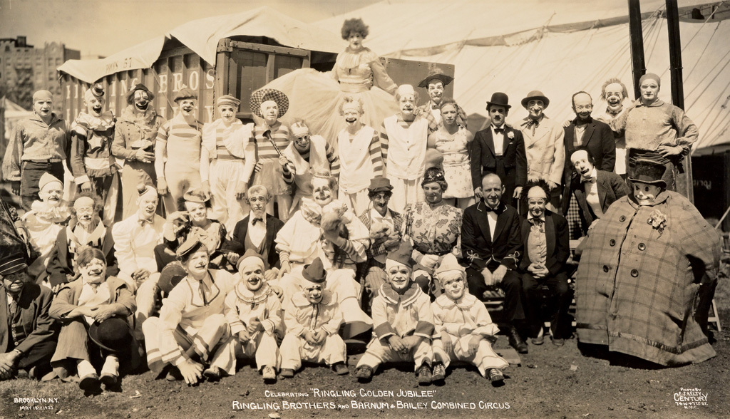 Fotó: Edward J. Kelty: Ringling Golden Jubilee group portrait, 1932-36 © Collection of Alain Siegel / Edward J. Kelty