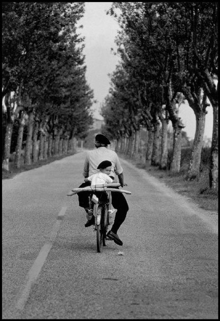 Fotó: Elliott Erwitt: Provence, Franciaország, 1955 © Elliott Erwitt / Magnum Photos