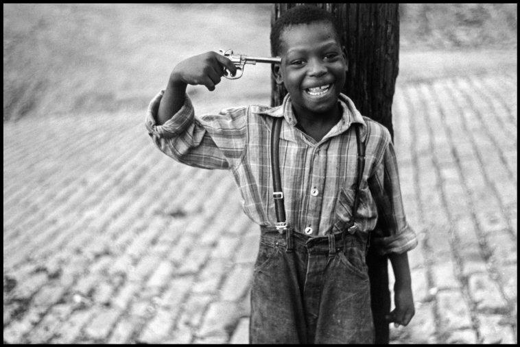 Fotó: Elliott Erwitt: Pittsburgh, Pennsylvania, USA, 1950 © Elliott Erwitt / Magnum Photos