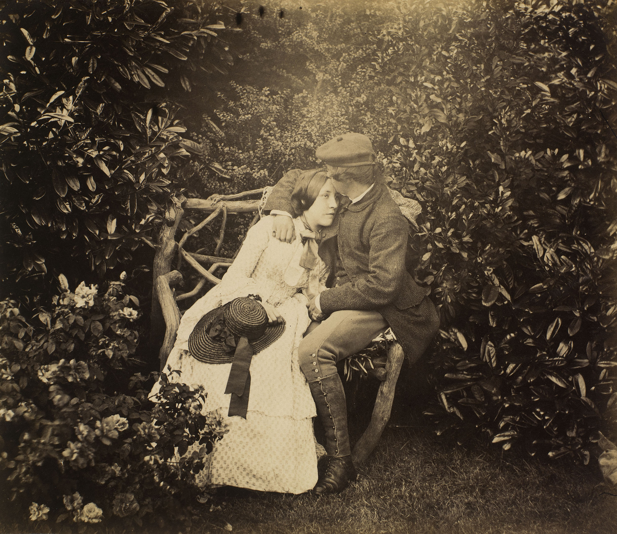 Fotó: Roger Fenton: Hitvesi csók.<br />A románc Nr. 3., 1854, albumin, 18.1 x 21.4 cm © Royal Collection Trust © Acquired by Prince Albert