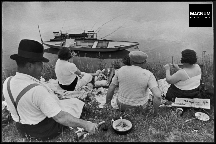 Fotó: Henri Cartier-Bresson: Vasárnap a Szajna partján, Franciaország, 1938 © Henri Cartier-Bresson/Magnum Photos
