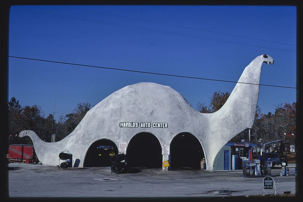 Fotó: John Margolies: Harold’s Auto Center, Spring Hill, Florida; 1979