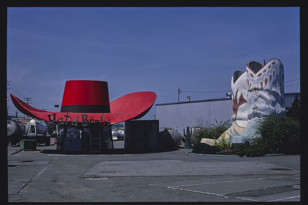 Fotó: John Margolies: Hat n‘ Boots benzinkút, Route 99, Seattle, Washington; 1980