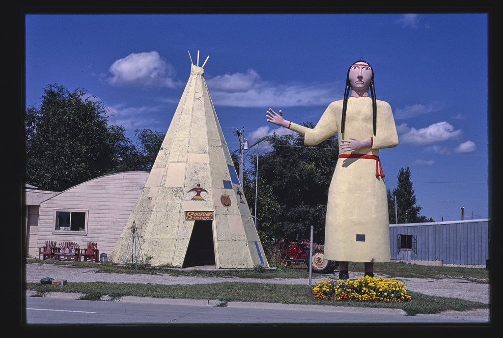Fotó: John Margolies: Pocahontas ajándékbolt, Pocahontas, Iowa, 1987