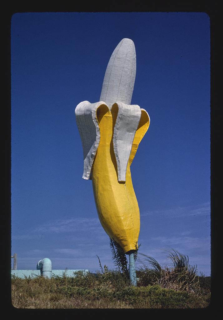 Fotó: John Margolies: Banánszobor a Banana Water Slide mellett, Virginia Beach, Virginia, 1985