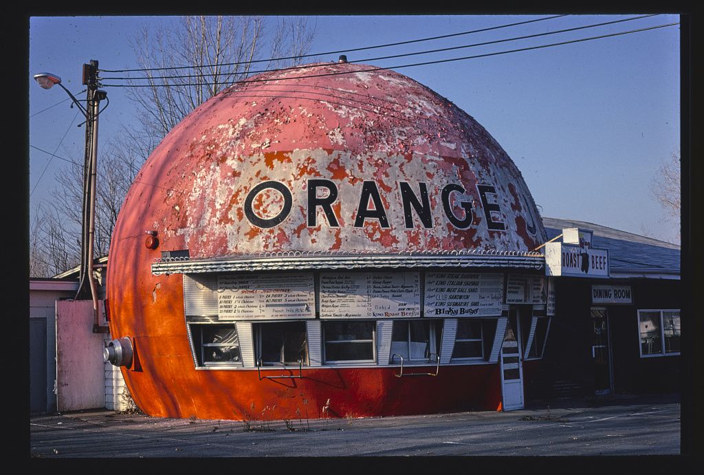 Fotó: John Margolies: Orange Julep, Route 9, Plattsburgh, New York, 1978