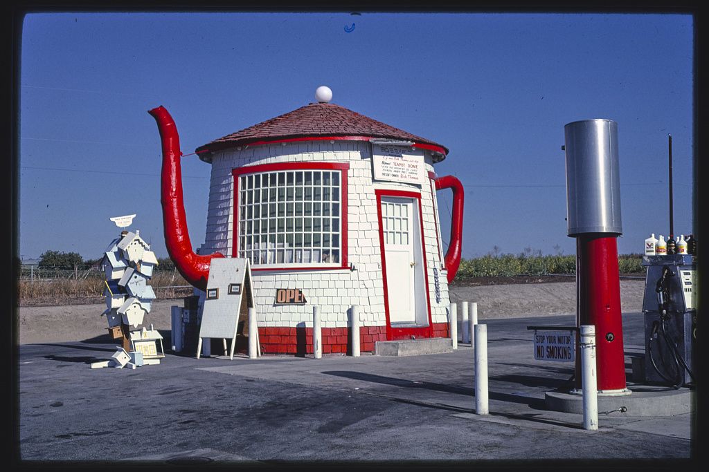 Fotó: John Margolies: Teapot Dome benzinkút, Zillah, Washington, 1987