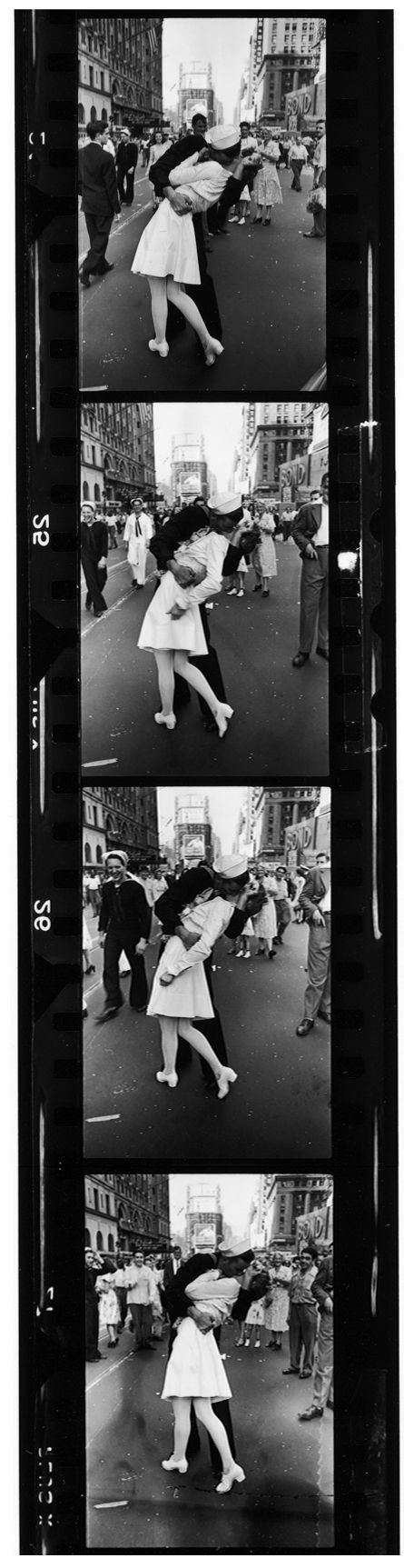 eisenstaedt_vjday_kiss.jpg